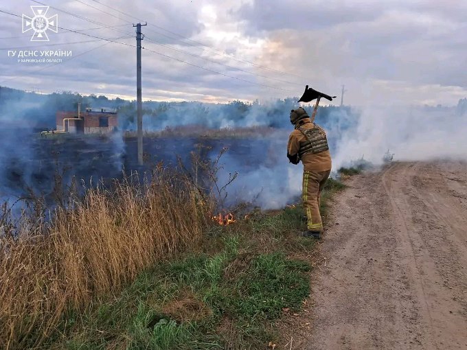 Рятувальники ДСНС ліквідували наслідки ворожих обстрілів у Куп’янському районі Харківської області